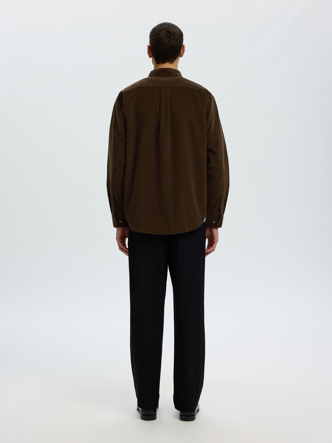 model_shot-back
